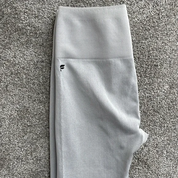 Fabletics White and Black Star Pattern Set - Picture 4 of 4